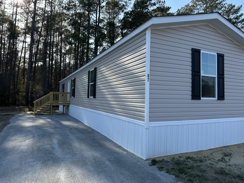 Brand-new single-wide home exterior